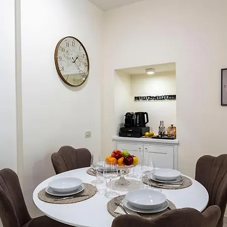 Life Is Colosseo Apartment Rome