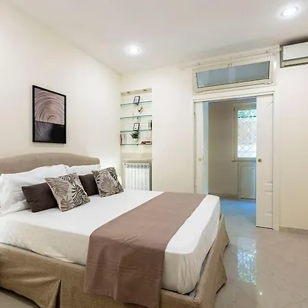 Life Is Colosseo Apartman *